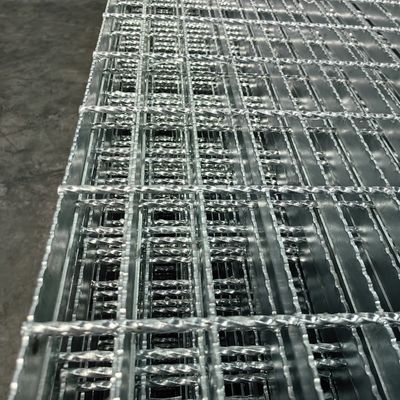 Cost-Effective Convenient Hot Dipped Galvanized Serrated Grating 30 X 5 Mm Galvanized Toothed Steel Grating