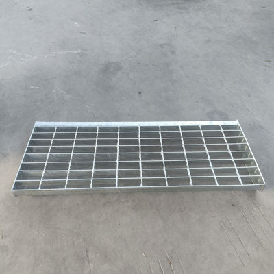 0.3-0.8mm Steel Step Tread Grating G303-30-100 Corrosive Environment Safety Steps
