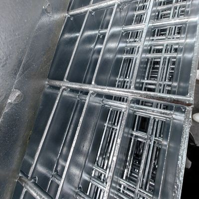 Modern Industrial Steel Grating Welding Process 30mm Bearing Bar Spacing For Efficiency