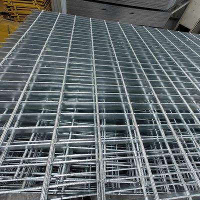 Modern Industrial Steel Grating Welding Process 30mm Bearing Bar Spacing For Efficiency