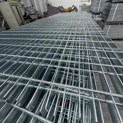 Modern Industrial Steel Grating Welding Process 30mm Bearing Bar Spacing For Efficiency