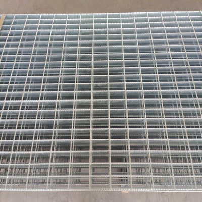 Le plancher adapté aux besoins du client de plate-forme d'escalier a crénelé le type râpant anti chaud de glissement plongé galvanisé