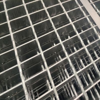 Barre transversale de 3 mm en acier de surface lisse trempée à chaud pour le bâtiment