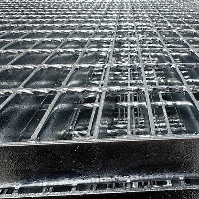 Grille dentelée galvanisée à chaud économique et pratique 30 x 5 mm, type 2