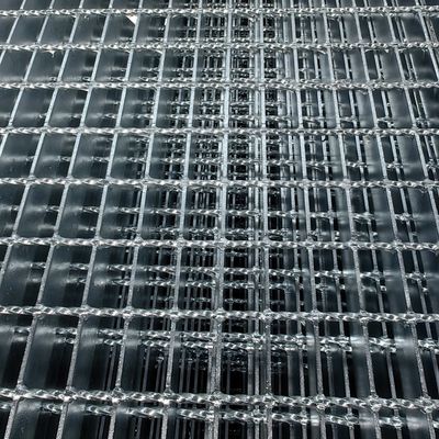 Grille en acier résistant à la corrosion pour environnements extérieurs