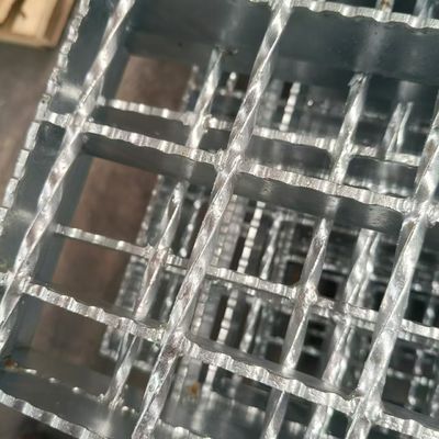 Coupe à la machine, méthodes de soudage variées de grille d'acier ignifuge