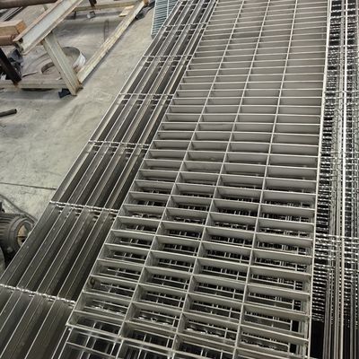 Grille en acier soudé industriel à barre transversale non glissante de 3 mm avec norme YB/T4001.1-2007