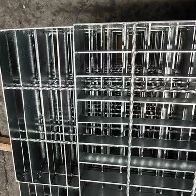 Grille de revêtement de sol en acier type barre plate pour grille industrielle en acier moderne