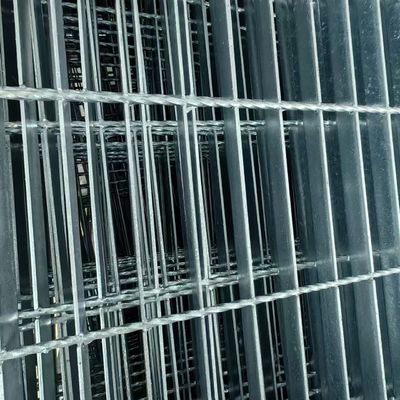 Réseau de grille à barres d'argent douces galvanisées à chaud avec barre de roulement plate de 30 mm