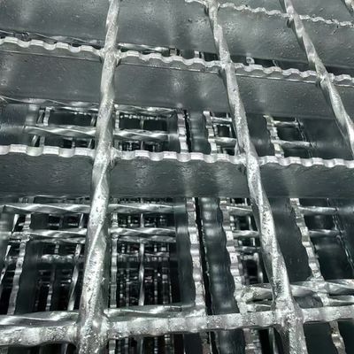 Réglage en acier soudé 30 mm Barres de roulement à piqûre pour le processus de soudage Surface brillante YB/T4001.1-2007