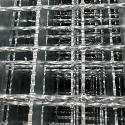 Grille antidérapante pour revêtements de sol en acier à l'intérieur de barres plates