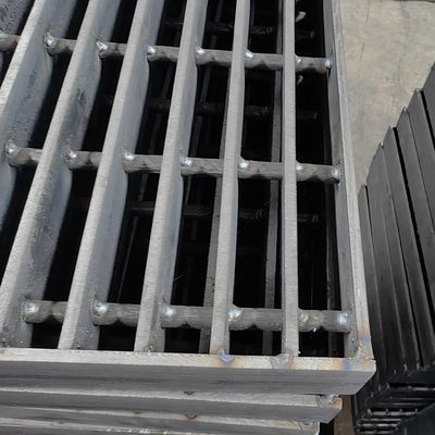 Grille de revêtement de sol en acier industriel avec espacement de 30 mm entre les barres de roulement