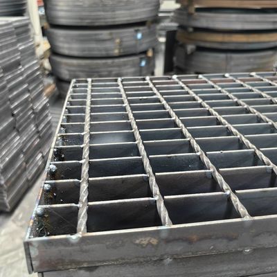 Appareil de soudage à la pression de surface lisse Barre d'acier industriel Grille en acier inoxydable moderne