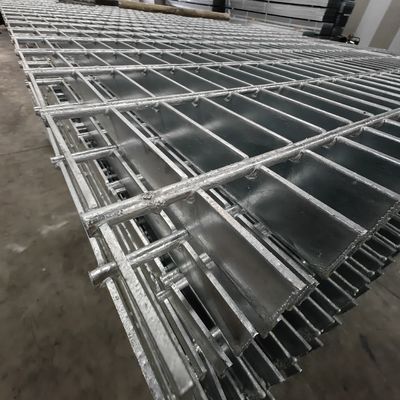 Surface anodisée Finition grille en barres d'aluminium pour résistance à la corrosion Épaisseur 5 mm