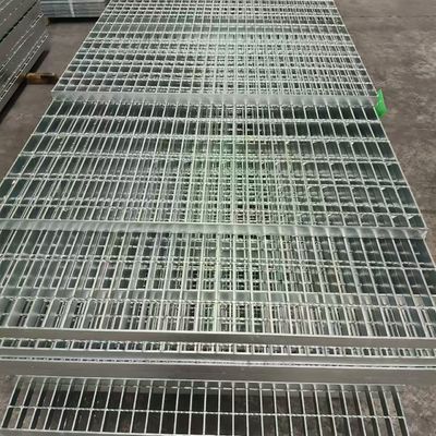Grille en acier esthétique pour les projets architecturaux: combinaison de forme et de fonction