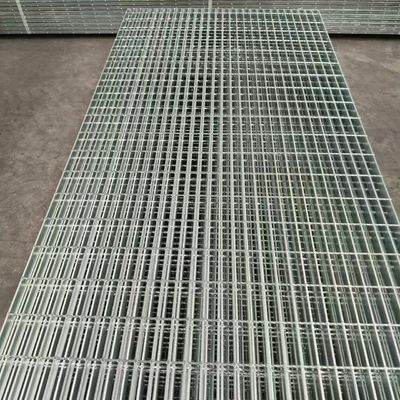 Plaque de grille en acier innovante: légère mais extrêmement résistante pour divers usages