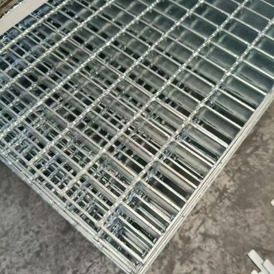 Grille en acier durable pour les allées industrielles: une solution solide pour le trafic lourd Grille en acier à barres de haute qualité: parfaite