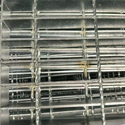 Des grilles en acier à motifs décoratifs: ajouter du style et de la fonction à votre espace