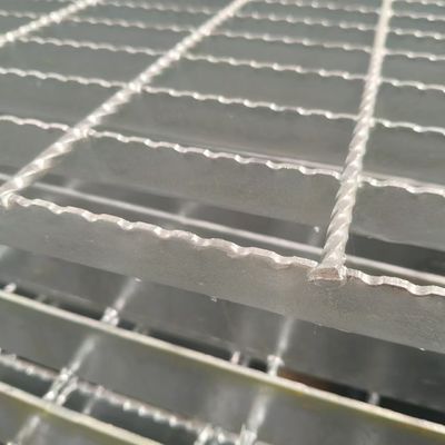 Des grilles en acier inoxydable: élégantes, hygiéniques et peu entretenues