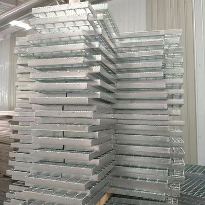 Des grilles en acier résistant à la rouille: idéales pour l'extérieur et les environnements difficiles