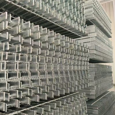 Des grilles en acier faciles à nettoyer: une solution hygiénique et peu exigeante