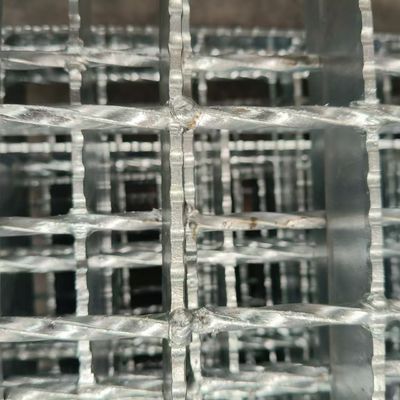 Grilles en acier résistant à la rouille: adaptées aux environnements extérieurs et difficiles