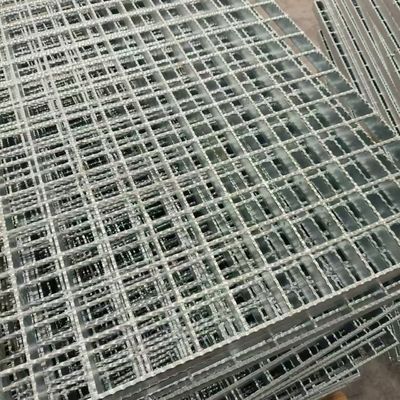 Des grilles en acier industriel: solides, fiables et personnalisables