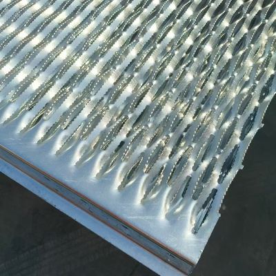20*3 grille en acier à cristaux serrés de taille plate pour la barre de roulement industrielle de 25 mm