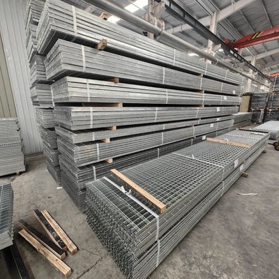 Grille d'acier industriel 3 mm Barre transversale YB/T4001.1-2007 Surface en argent galvanisé à chaud