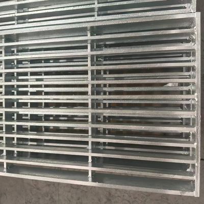 Grille à barres simples industrielles en acier à faible teneur en carbone pour résidentiel et commercial