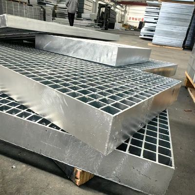 Grille en acier galvanisé à chaud avec espacement de 30 mm entre les barres de roulement