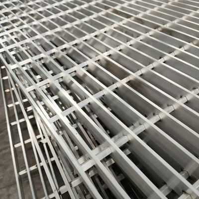 Plateforme industrielle de grille en acier galvanisé à l'argent trempé à chaud avec une hauteur de 30 mm