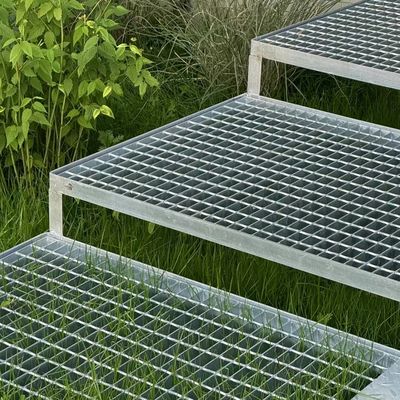 Grille en acier soudé de surface brillante 3 mm 30 mm x 30 mm galvanisée à chaud