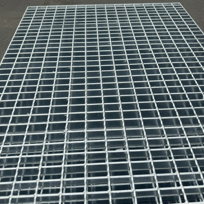 30 mm Barre de roulement espacement en acier industriel grille texture inoxydable 3 mm épaisseur de la barre transversale