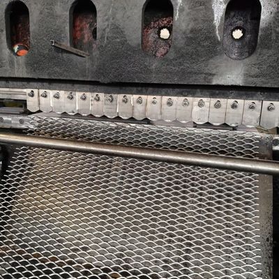 Q235 Matériau de base Machine à treillis métallique étendu pour applications lourdes