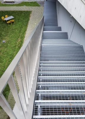 Épaisseur de barre transversale de 3 mm grille en acier plat pour systèmes de drainage lourds