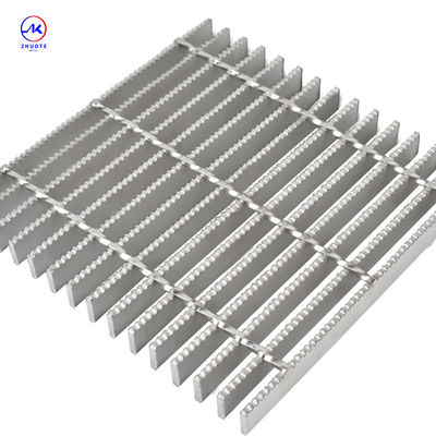 Grille en acier plat brillante à la surface avec une efficacité de mise en place de barre de roulement de 30 mm