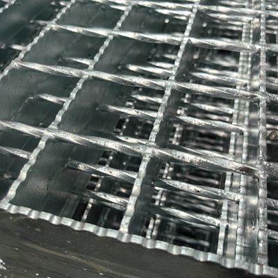 Grille d'acier industriel galvanisée finie fabriquée à partir d'une machine de soudage sous pression