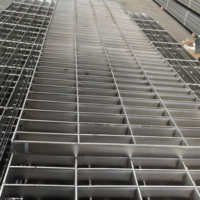 Grille en acier plat industriel avec 100 mm d'espacement et de soudage