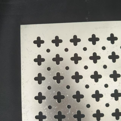Plaque métallique perforée en acier inoxydable avec motif de trous hexagonaux