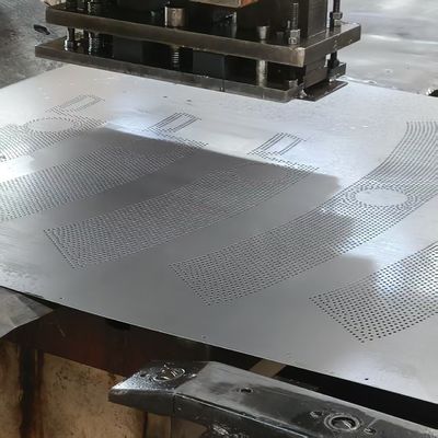 Panneau décoratif perforé en aluminium pour façades de bâtiments et design d'intérieur