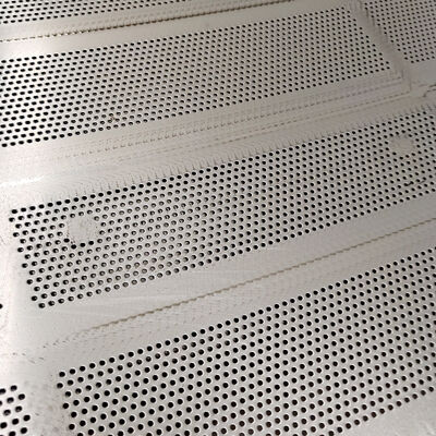 Plaque métallique perforée de précision avec une longue durée de vie et de fortes performances de compression et de traction pour l'industrie