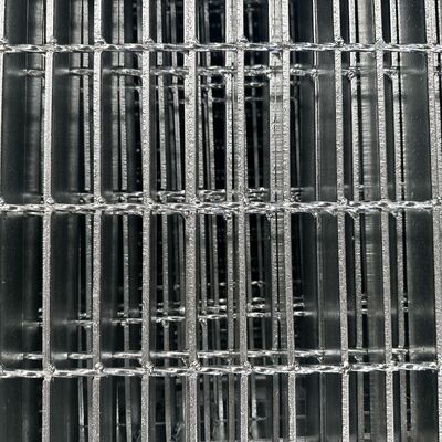 Industrial steel grating adapts to diverse project load and construction demands.
